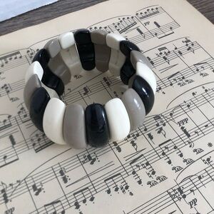 Vtg Plastic Domed Panel Stretch Bracelet